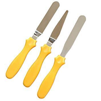 Professional%20Offset%20Icing%20Spatula%20Set%20with%20Plastic%20Handle%20-Two%20Angled%20and%20One%20Straight%20Spatula%20-%20Image%203