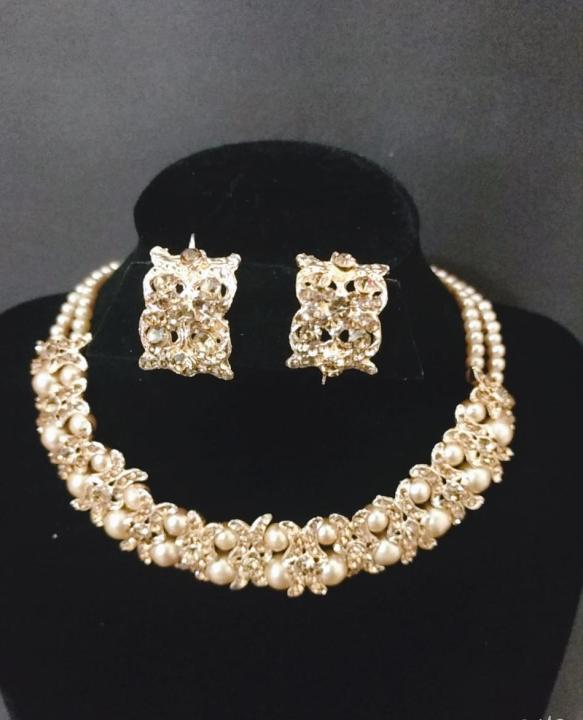 Women%20Classic%20Fashion%20Golden%20Jewelry%20Set%20With%20Box%20-%20Image%203