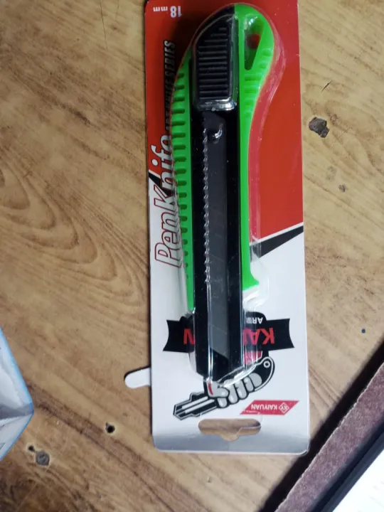 Box%20Cutter%20Utility%20Knife%20(3%20PACK)%20-%20Premium%20Grade%20Strength%20-%20Retractable%20Snap%20off%20Blades%20-%20Perfect%20Hobby%20Knife%20for%20Cutting%20Cardboard,%20Boxes,%20and%20More!%20Paper%20Cutter%20-%20Image%2010