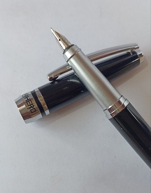 Fountain%20Ink%20Pen%20(Metal%20body)%20best%20for%20gift%20pen%20or%20Personal%20use%20-%20Image%205