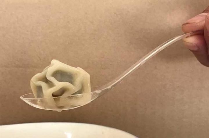 Transparent%20Plastic%20Disposable%20Spoon%20(200-pc)%20-%20Image%204