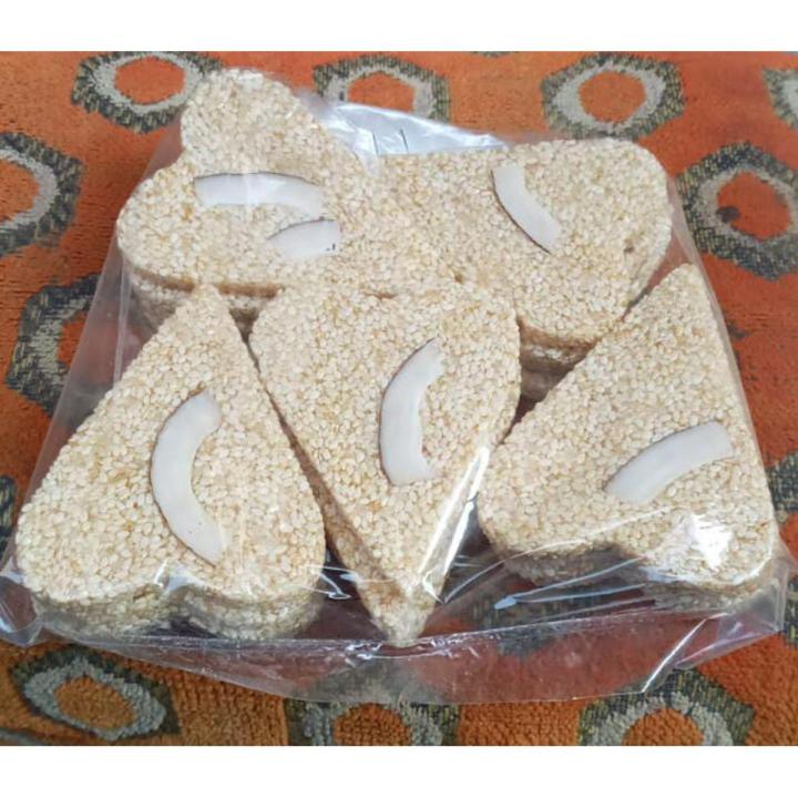 White Sesame Chikki 20 slices Sweet & Crunchy Best Chikki Dry White Til Chikki Original Shikarpuri Fresh Pure Dried White Sesame Chiki Laii (400 gms) Home Made Chikki Fresh & Tasty Hygienic Chikki Slice Dry Fruit Chikki Slices
