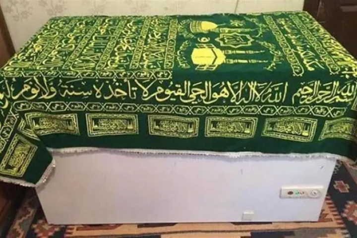 Muslim%20burial%20Coffin%20Pray%20Chadar%20velvet%20sheets%20High-Quality%20Micro%20Velvet%20Burial%20Sheet%20-%20Gold%20Embroidered%20Kalma%20&%20Ayats%20-%20Image%205