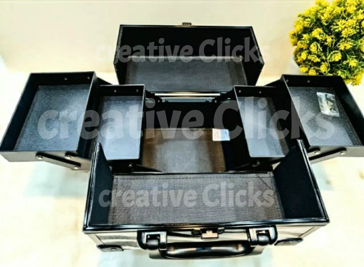 MAKE%20UP%20STORAGE%20BOX,%20VANITY%20BOX,%20ALUMINIUM%20MAKE%20UP%20CASE%20WITH%204%20CANTIEVER%20STORAGE%20TRAYS%20-%20MEDIUM%20-%20Image%205