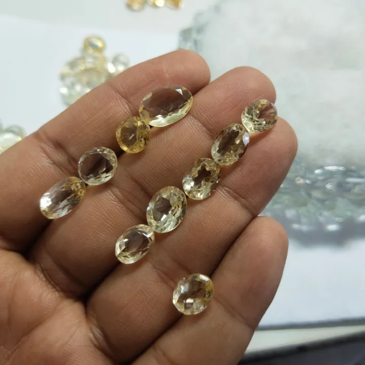 Original%20&%20Natural%20White%20Topaz%20(White%20Pukhraj)%20Gemstone%204.15%20crt%20%C2%B1%201crt%20For%20Ring%20Men,Bracelet,Pendant%20-%20Image%205