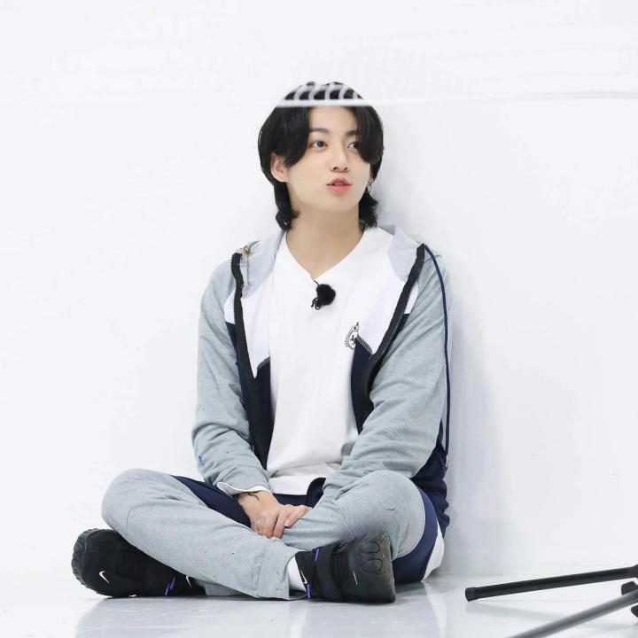 BTS last run episode photos ,good shiny quality , glossy 100% good product 1 free gift