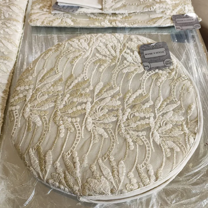 Table%20Runner%20&%20Placemat%20Set%20For%206%20Person%20Dining%20Table%20-%20Image%202