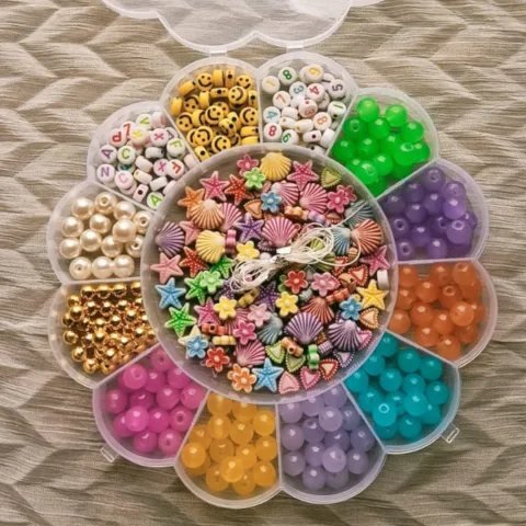 DIY%20Bracelet%20Kit%20Flower%20Box%20%E2%80%93%20Jewellery%20Making%20Kit%20for%20Girls%20&%20Kids%20with%20Random%20Beads,%20Charms%20&%20Strings%20-%20Image%202