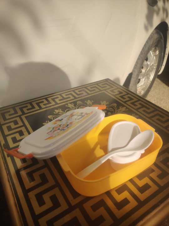 Lunch%20Box%20for%20school%20Kids%20Tiffin%20Box%20For%20School%20boys%20and%20girls%20Lunch%20Box%20with%20portions%20and%20spoon%20-%20Image%205