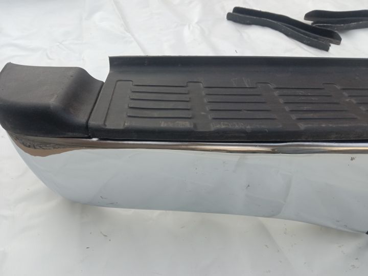 Toyota%20Hilux%20Vigo%20Back%20Bumper%20with%20orignal%20fitting%20-%20Image%205