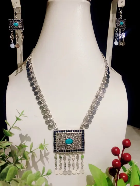 Silver%20Long%20Mala%20Set%20with%20Dangling%20Coins%20%E2%80%93%20Ethnic%20Traditional%20Jewelry%20-%20Image%203