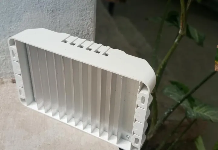 PWM%20Solar%20Controller%2030A%20with%20Multiple%20USB%20sockets%20and%20Capacity%20of%2012V%2024V%20and%20LCD%20Display%20-%20Image%204