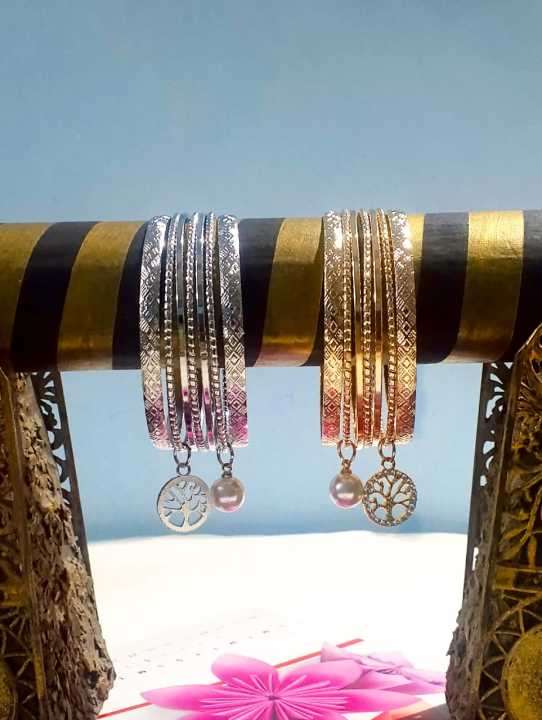 Bangles%20Sets%20with%20Hanging%20Charms%20%7C%20Traditional%20Pakistani%20Jewelry%20for%20Weddings%20&%20Festivals%20-%20Image%207