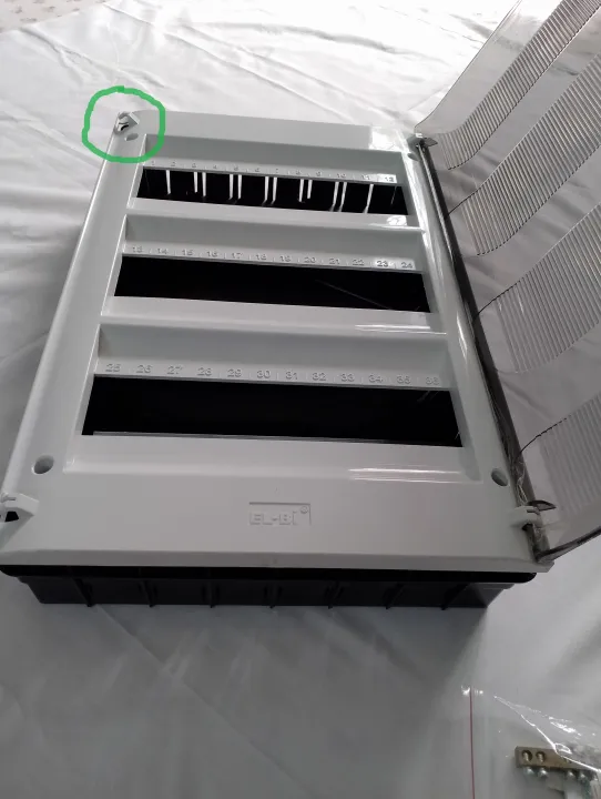 ELBi%20DB%20box%20with%20Cover.%20Available%20for%208.%2016.%2024.%20and%2036%20MCB%20circuit%20breakers.%20NEW.%20DOOR%20LOCK%20BROKEN.%20Made%20in%20TURKEY.%20Best%20for%20general%20use%20&%20Solar%20system.%20Electric%20Distribution%20box.%20-%20Image%207