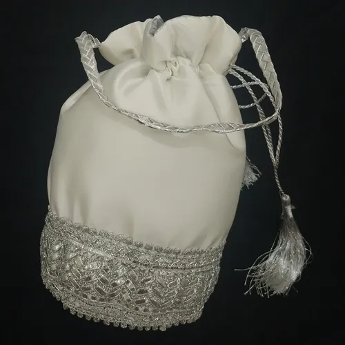 Designer%20Traditional%20Potli%20Bag%20for%20Women,%20Fancy%20Embroidered%20Clutch%20for%20Bridal,%20Weddings,%20and%20Gifting%20-%20Image%207