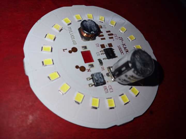 18w%20led%20bulb%20Chip%20with%20single%20capacitor%20direct%20Ac%20220v%20input-light%20colour%20white%20High%20quality%20-%20Image%203