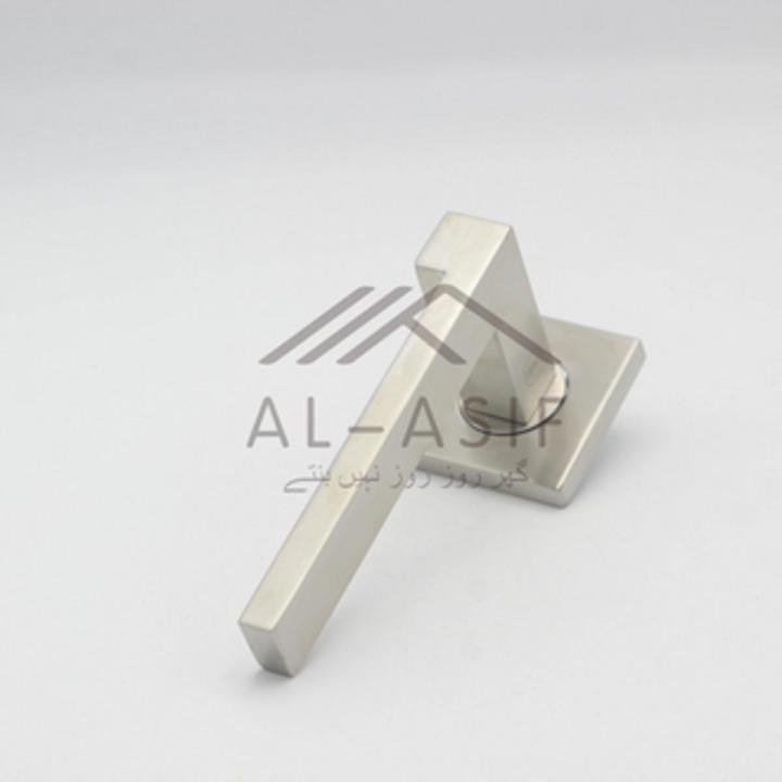 Yale Door Lock and Handle 2837