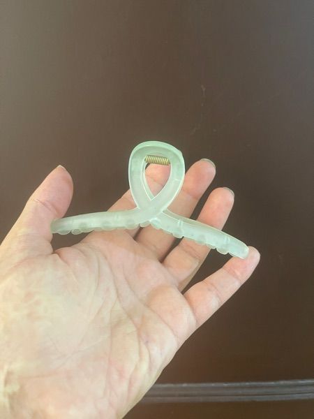 Large%20Matte%20Transparent%20Hair%20Catcher%20for%20Girls%20%E2%80%93%20Stylish%20Korean%20Hair%20Catcher%20for%20Women,%20Trendy%20Hair%20Catchers%20for%20Girls,%20Hair%20Catcher%20for%20Girls%20Stylish%20Korean%20Design,%20Perfect%20Hair%20Catcher%20for%20Women%20and%20Girls%20(Assorted%20Colors)%20-%20Image%203