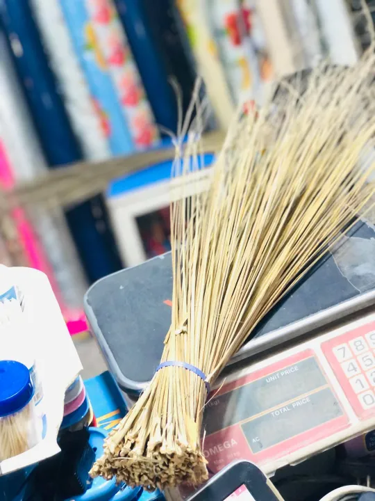 Broom%20Stick%20%D8%A8%D8%A7%D9%86%D8%B3%20%D8%AC%DA%BE%D8%A7%DA%91%D9%88%20Bans%20Jhaaru%20Jharo%20Jharoo%20Jharu%20Feather%20Broom%20Sweeper%20Feather%20Duster%20Long%20Lasting%20Quality%20Durable%20Feathers%20Bans%20Feather%20-%20Image%205