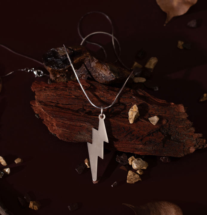 Men%E2%80%99s%20Lightning%20Bolt%20Pendant%20with%20Chain%20%E2%80%93%20Silver%20Color%20Minimal%20Chain%20for%20Streetwear%20&%20Daily%20Fashion%20-%20Image%203