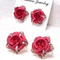 Fashionable Floral Stud Earrings. 