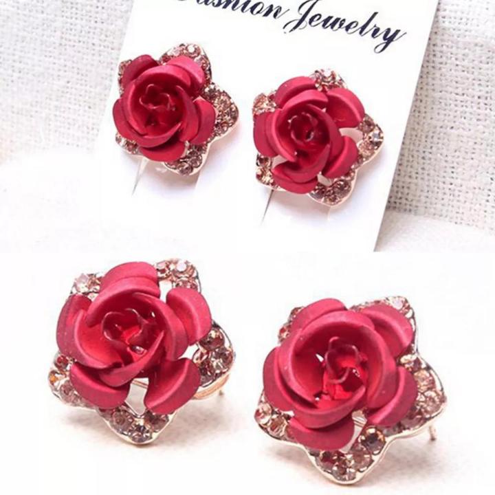 Fashionable Floral Stud Earrings