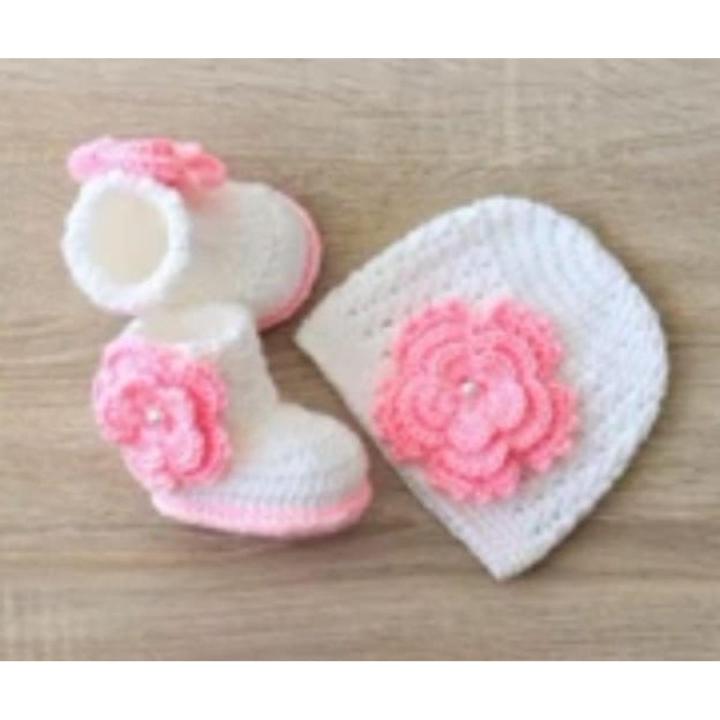 woolen baby cap and booties for girls / newborns crochet cap, boots / baby shoes for girls / newborn babies accessories