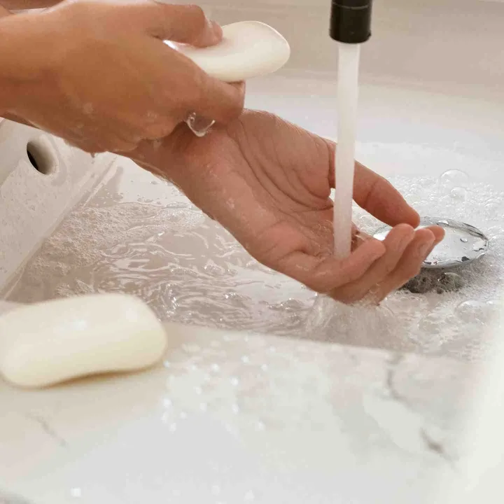 Soap%20GLOW%20essentials%20SOAP%20BAR%20with%20VITAMINS%20E%20&%20B3%20-%20Image%208