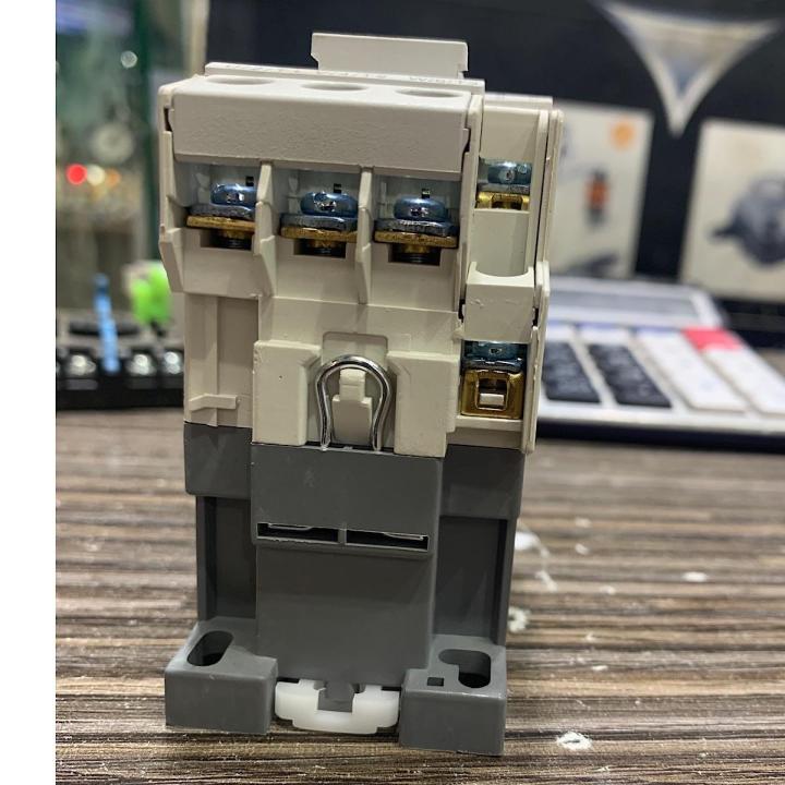 LS%20GMC22%203%20pole%2022%20AMP%20contactor%20with%20a%20240vAC%20coil%20-%20Image%204