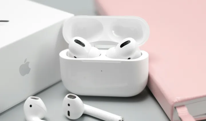 Wireless%20Bluetooth%20Earbuds%20with%20Charging%20Case,%20Built-in%20Microphone,%20Portable%20Hands-Free%20Earphones%20for%20Music%20&%20Calls%20-%20Image%205