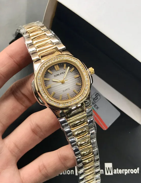 SUNLIFEX%20Luxury%20Women's%20Quartz%20Watch%20%E2%80%93%20Gold%20&%20Silver%20Stainless%20Steel%20Strap%20%E2%80%93%20Elegant%20Fashion%20Timepiece%20-%20Image%203