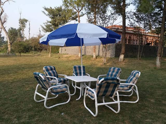 Best%20Waterproof%20Outdoor%20Garden%20Chairs%20(set%20of%204)%20-%20With%20Table%20and%20Umbrella%20-%20Image%203