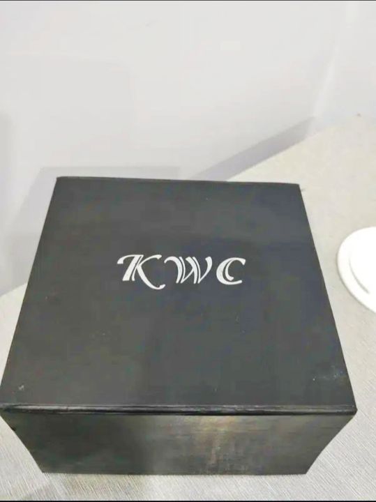 Kwc watch box square design hard fitting with soft black cushions watch box