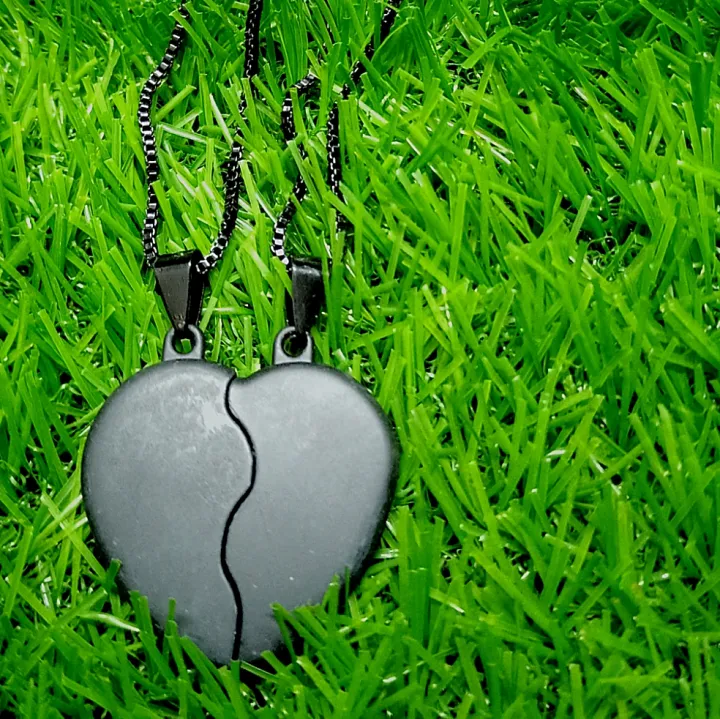 New%20Magnetic%20Couples%20Heart%20Pendant%20Necklace%20-%20Adjustable%20Stainless%20Steel%20with%20Custom%20Engraving%20-%20Image%209