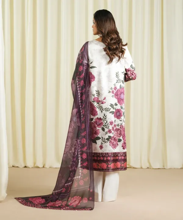 Unstitched%203-Piece%20%20Shirt%20Foil%20Printed%20Blended%20Satin%20Shirt%202.3m%20Fabric:%20Blended%20Satin%20Colour:%20Off%20White%20&%20Mahenta%20%20Dupatta%20Printed%20Blended%20Tissue%20Dupatta%202.5m%20Fabric:%20Blended%20Tissue%20Colour:%20Magenta%20%20Trouser%20Dyed%20Viscose%20Raw%20Silk%20Trouser%202.5m%20Fabric:%20Visco%20-%20Image%204