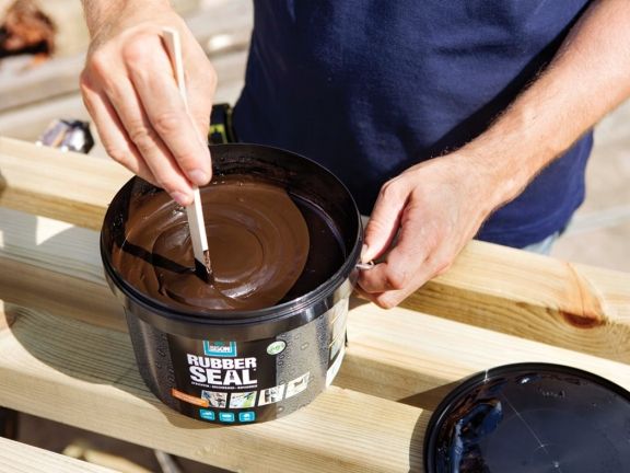 Bison%20Rubber%20Seal,%20Rubber-based%20coating%20for%20waterproofing,%20sealing,%20protecting%20and%20repairing%20750ml%20(Made%20In%20Holland)%20-%20Image%205