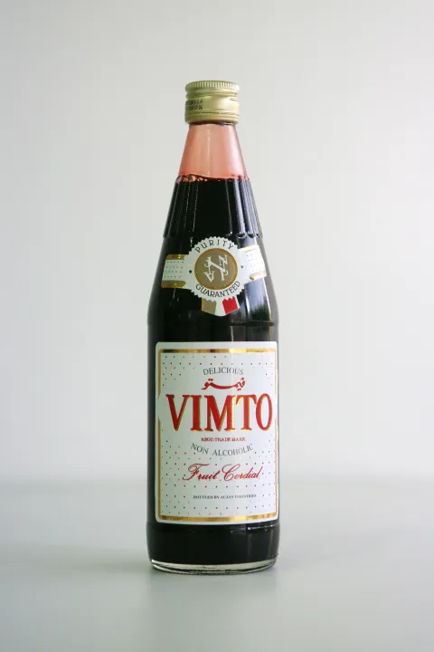 Vimto Juice Syrup Fruit Cordial Dilutable 710 ml Glass Bottle (Made in ...