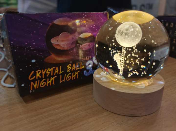 3D%20LED%20Light%20Ball%20with%20Random%20Design%20%E2%80%93%20Crystal%20Glass%20Sphere%20Table%20Lamp%20with%20Wooden%20Stand%20for%20Aesthetic%20Decor%20and%20Unique%20Gift%20Ideas%20-%20Image%204
