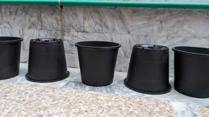 Plastic%20Pots%2012inch%20for%20Plants%20and%20Flowers%20-%20Pack%20of%202,4,6,8,10,12%20-%20Image%203