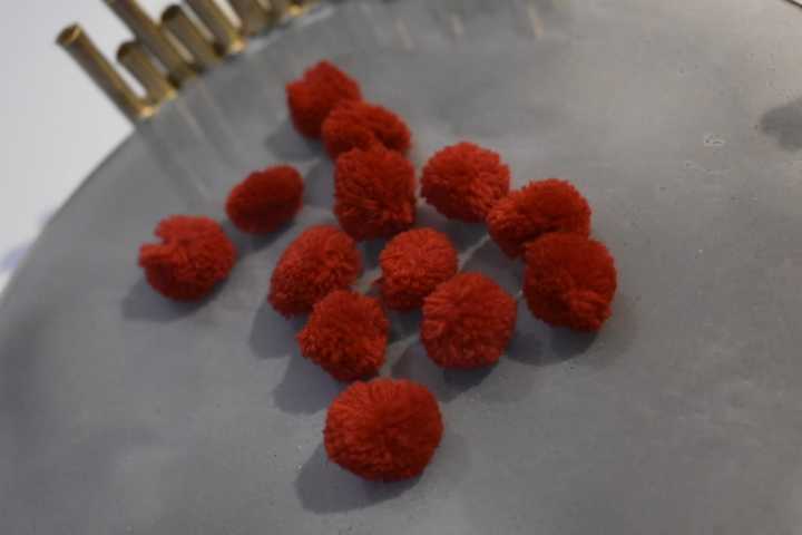 pom%20poms-2%20cm%20size%20-%20Image%203