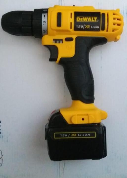 DeWalt%20DCD700%2018V%20Max%20XR%20Li-Ion%20Compact%20Drill%20Driver%20-%20Image%206