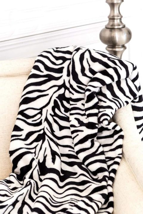 Faux%20Fur%20Zebra%20Print%20Throw%20Blanket%20For%20Bedding%20-%20Image%203