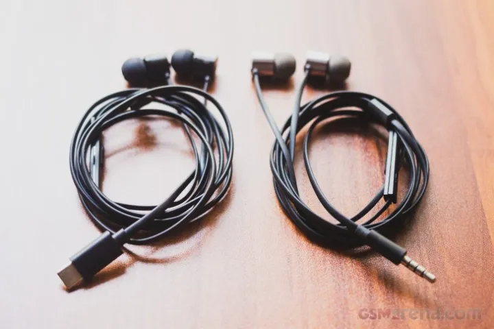 OnePlus%20Type-C%20Bullets%20Earphones%20for%20OnePlus%207%20Pro%207%206T%206%205%205T%203%203T%2010R%2010%20Pro%2010T%209RT%209%20Pro%208T%208%20Pro%207T%20Pro%20-%20Image%208