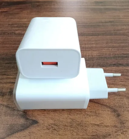 Infinix%2033%20watt%20Fast%20Charger%20Genuine%20-%20Infinix%20Original%20Adaptor%20Box%20Pulled-only%20adaptor%20-%20Image%202