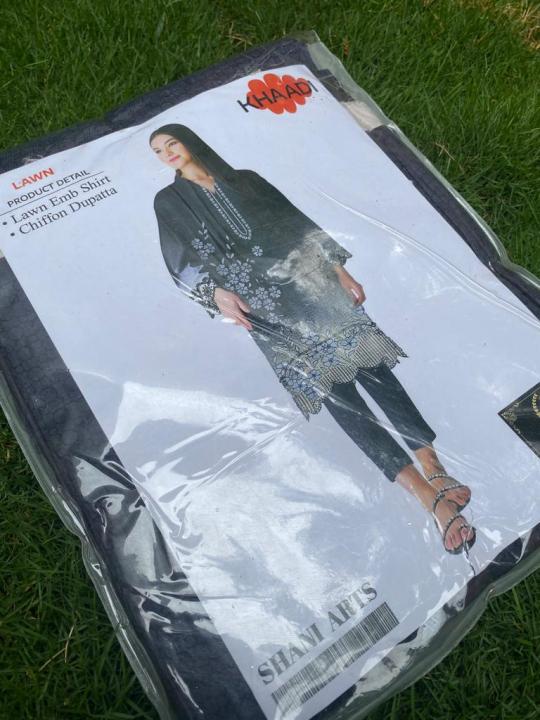 Unstitched%203%20Piece%20Suit%20For%20Women%20&%20Girls%20-%20Urban%20products%20-%20Image%204