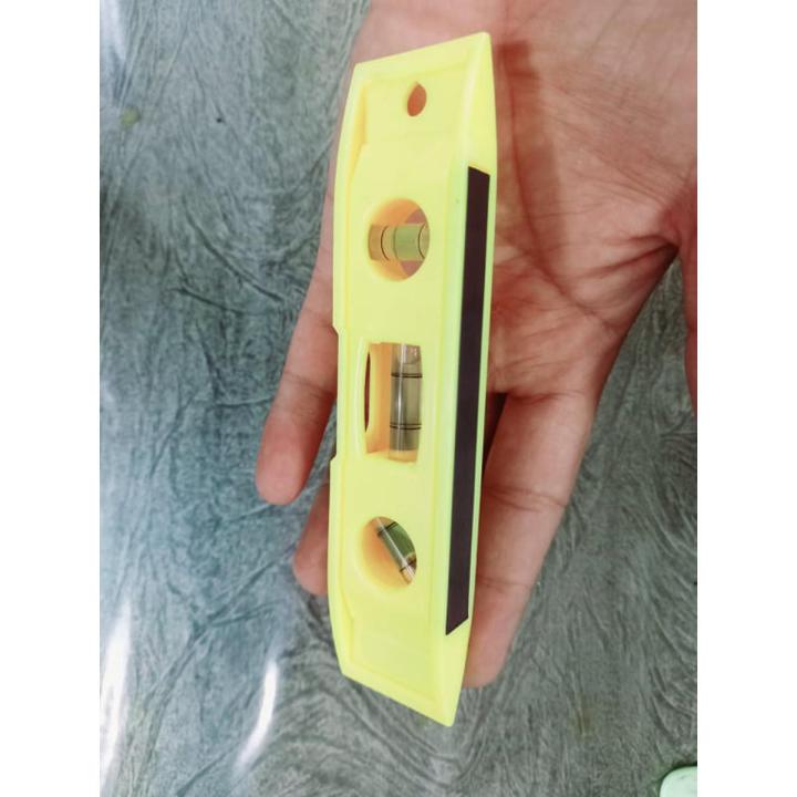 LEVEL SIZE 6 INCH 3 SIDE LEVEL WITH MAGNUT  MATERIAL  . PLASTIC Made of ABS, durable and beautiful, easy to see the level direction. Suitable for Photo Frame, Panting ,desk, computer monitor ,tripod ,woodworking tools , furniture and so on.