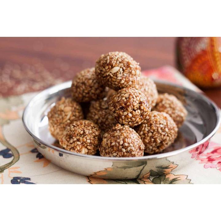 Pure Natural Jaggery and Dark White Till laddu/Dark sesame seeds laddu/Dark Nuvvula laddu (Healthy Snack) Sesame Til kay laddu White Sesame Seed Safaid Til (24 Pcs)