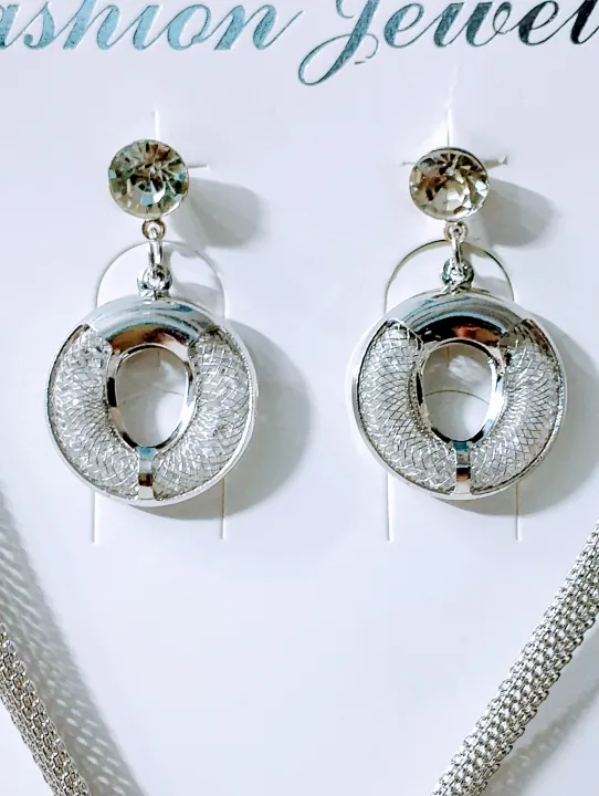 Elegant%20Metal%20Necklace%20&%20Earrings%20Set%20for%20Women%20%E2%80%93%20Stylish%20Designer%20Pendant%20Necklace%20-%20Necklace%20and%20Earrings%20-%20Image%209