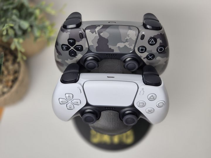 Dual Alien Gaming Controller Holder Stand – Universal Gamepad Display ...
