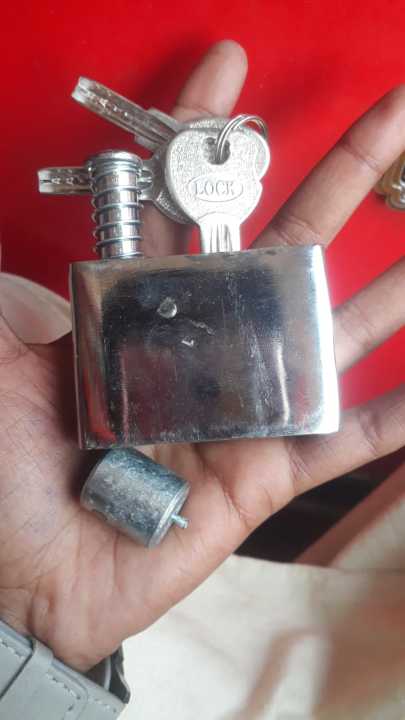 Motorcycle%20Side%20Lock,%20Shining%20Silver%20Lock,%20Bike%20Push%20lock,%20Fix%20with%20Welding,%20Heavy%20Duty%20full%20security%20Handle%20Lock,%20Lahori%20Lock,%20High%20quality%20BMW%20lock%20with%20computerized%20key%20-%20Image%202